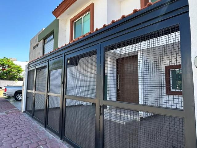Casa Amueblada con 4 Rec?maras en Jardines de Santa Fe