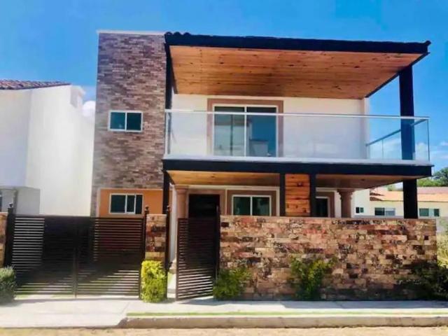 CASA AMUEBLADA CON ALBERCA EN RENTA EN RESIDENCIAL HACIENDAS DE TEQUISQUIAPAN