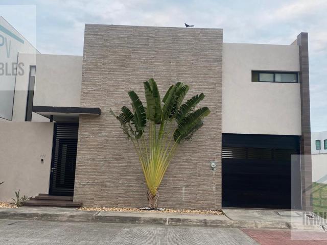 Casa Amueblada con Alberca en Renta| Fracc. Las Palmas | Medell?n de Bravo