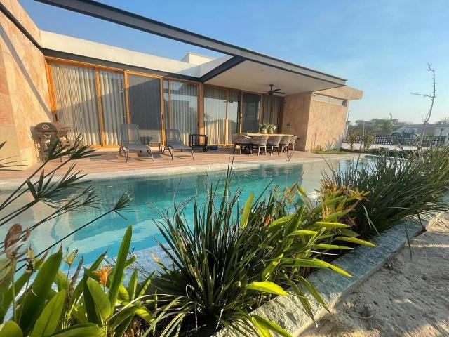 Casa Amueblada con Alberca piscina y Acceso al Mar, En Renta