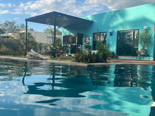 | Casa amueblada con piscina en renta en Chichí Suárez |