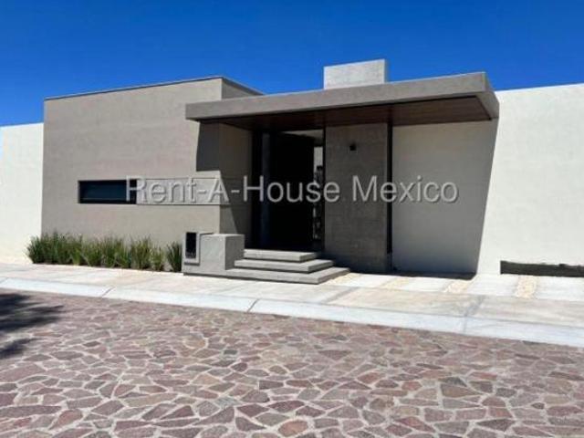 Venta Casa Kintas Residencial Tequisquiapan Casa amueblada de 1 nivel en esquina, con 2 recámaras