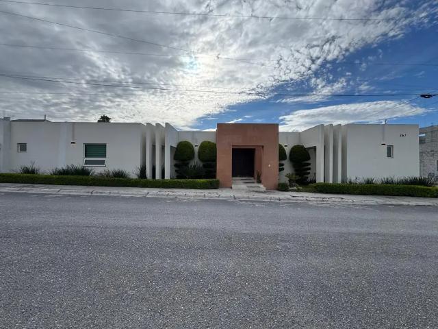 Casa amueblada de un piso en renta en Residencial San José