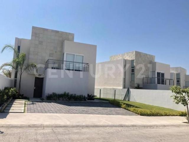 Casa Amueblada en Venta dentro de Fraccionamiento Cascadas de Cocoyoc Morelos