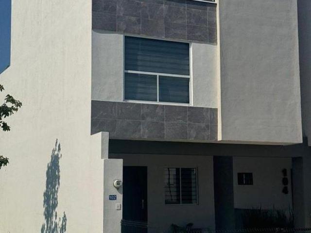 CASA AMUEBLADA EN VENTA RESERVA ACANTO