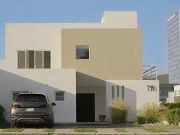 CASA AMUEBLADA EN CENTRO SUR