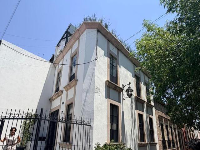Casa amueblada, en el centro historico de morelia, frente a jardin