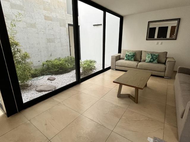 Casa Amueblada en Esquina | Altos Juriquilla | Jard?n Zen y Roof Garden