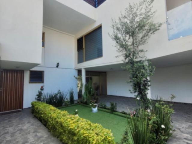 Casa Amueblada en Los Arcos Querétaro! 4 Recámaras, Cuarto de Servicio y Roof Garden