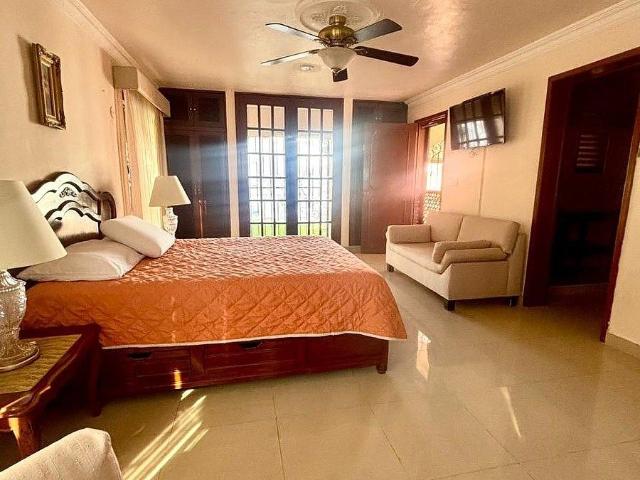 CASA AMUEBLADA EN RENTA UNA HACIENDA DENTRO DE LA CIUDAD