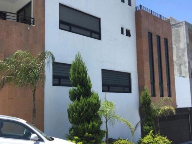 CASA AMUEBLADA EN RENTA ZONA CUMBRES ELITE EN MONTERREY