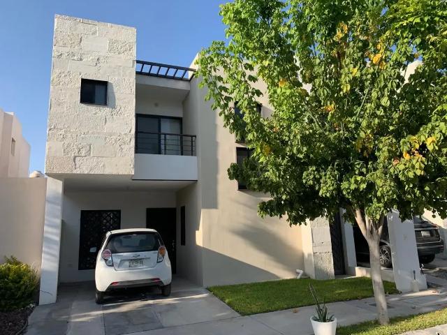 Casa amueblada y equipada en renta al oriente de Saltillo. Ideal para ejecutivos o familia pequeña