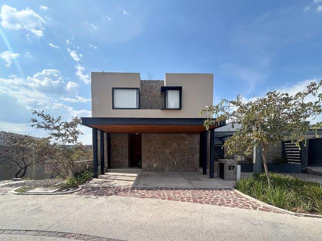 Casa amueblada en renta Altozano