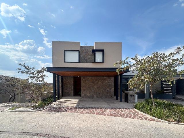 Casa amueblada en renta Altozano ROCA27