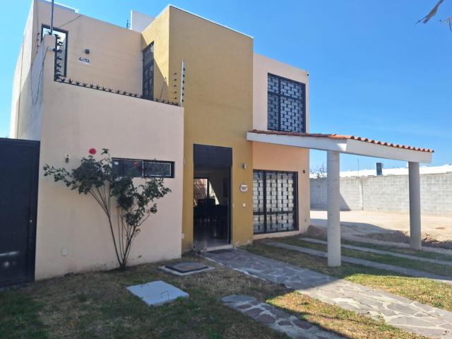 Casa Amueblada en Renta con 3 Rec?maras y Sala con Sof? Cama, incluye Mtto e Internet