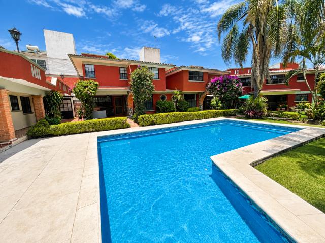 Casa amueblada en renta con alberca en Lomas del Mirador, Cuernavaca, Morelos. Clave 6425