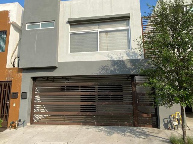 Casa Amueblada en Renta | Cumbres Jade | Frente al Parque | 3 Recámaras