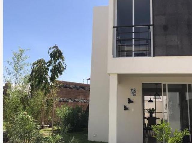 Casa amueblada en renta en Xochitepec con alberca y cancha de tenis