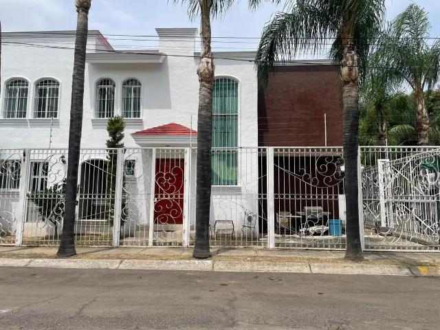 Casa Amueblada en Renta en Zapopan, Residencial San Isidro