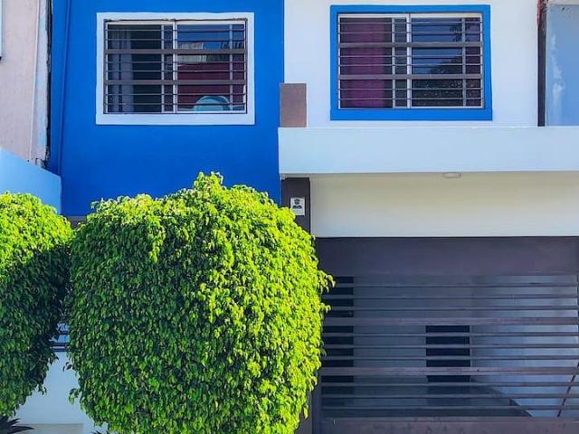 CASA AMUEBLADA EN RENTA EN COLEZQUIZAN