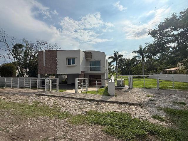 Casa amueblada en renta en Country Club Vista del Lago en Chapala