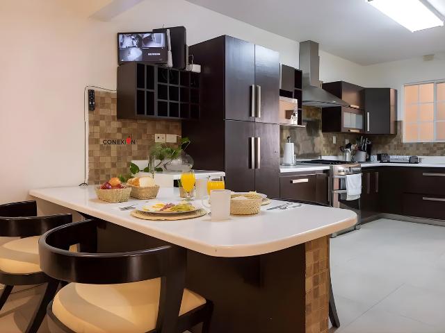 CASA AMUEBLADA EN RENTA EN CUMBRES 2DO. SECTOR, CON RECÁMARA EN PLANTA BAJA!