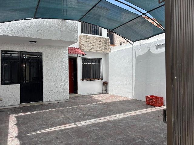 Casa Amueblada en Renta en Fracc. Esmeralda con 4 recamaras c/u con minisplit
