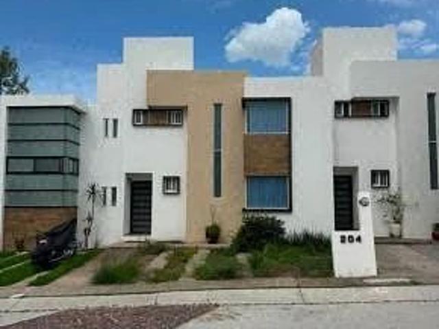 Casa amueblada en renta en Fraccionamiento Arroyo del Bosque