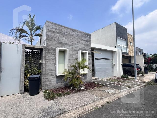 Casa amueblada en RENTA en Lomas de la Rioja