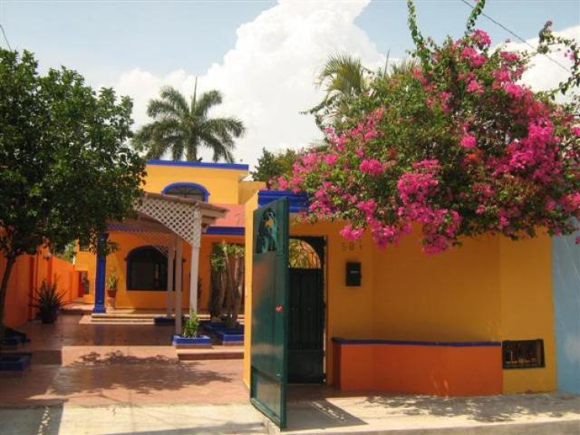 Casa amueblada en renta en Merida Centrica de 3 habitaciones con internet y cable
