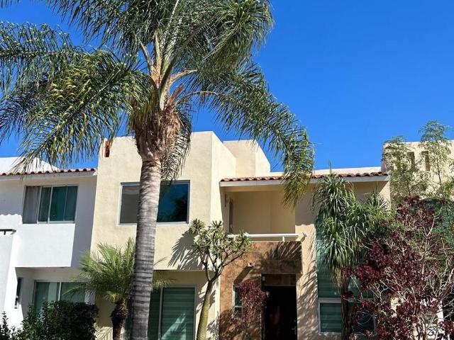 CASA AMUEBLADA EN RENTA EN PEDREGAL DEL GIGANTE