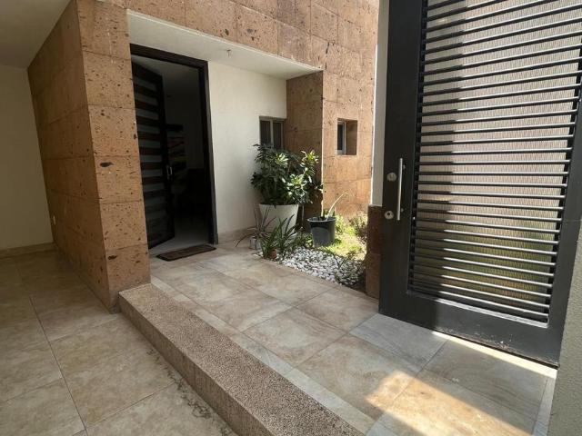 CASA AMUEBLADA EN RENTA EN PORTA FONTANA ZONA NORTE,LEON GTO. A 10 MIN DE PLAZA MAYOR