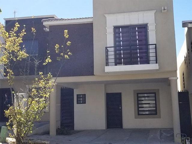 Casa Amueblada en RENTA en Portal de las Lomas