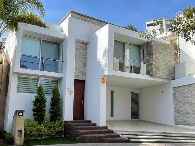 CASA AMUEBLADA EN RENTA EN PRIV. DEL PEDREGAL