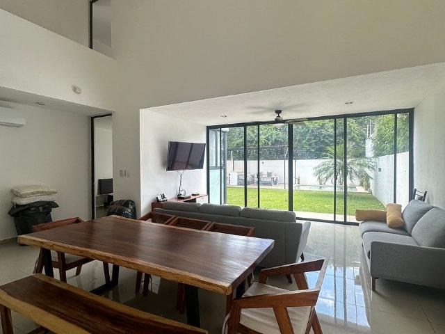 Casa amueblada en renta en Privada Olivos Conkal