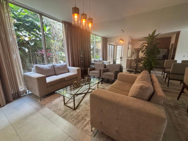 CASA AMUEBLADA EN RENTA EN RESIDENCIAL CUMBRES, LA JOYA