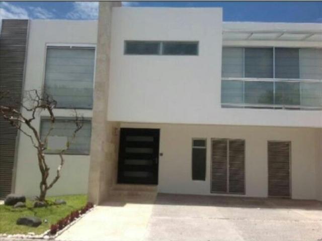 CASA AMUEBLADA EN RENTA LOMAS DE ANGELOPOLIS