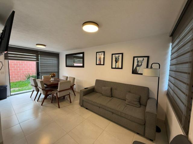 CASA AMUEBLADA EN RENTA MARBELLA RESIDENCIAL I ZONA SUR LEON, GTO. FRENTE ?REA VERDE A 10 MIN DE PLAZA ALTACIA