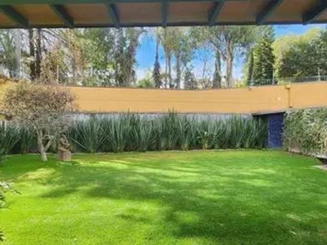 CASA AMUEBLADA EN RENTA, MUY AMPLIA, CON JARDÍN GRANDE