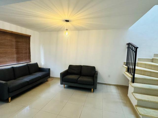 Casa amueblada en residencial las quintas
