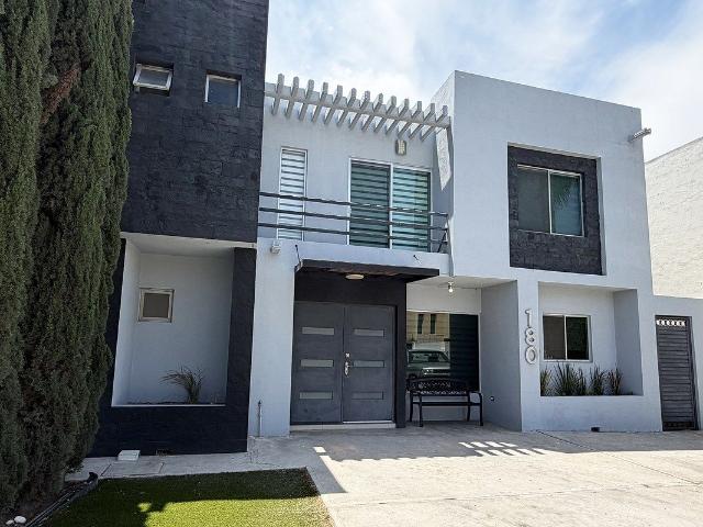 Casa Amueblada en Residencial Privada de Santiago
