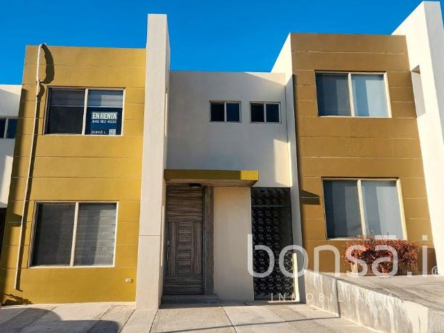 Casa Amueblada, Sin Muebles o Semi Amueblada En RENTA Dentro De Privada