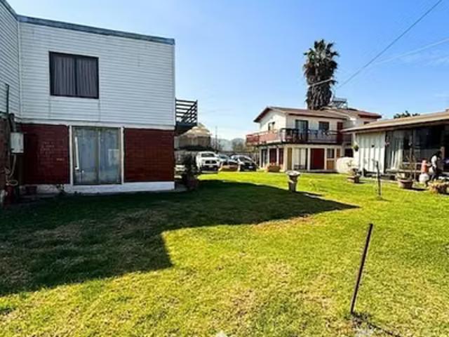 CASA Antes de llegar a la Copec, pasaje mano derecha | 10 dormitorios por 170000. 00 en Catemu
