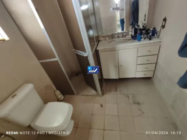 Casa antga em ponto nobre no santa tereza