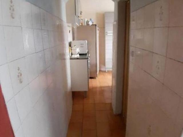 Casa antiga, valendo mais o terreno. Próximo Shopping Anália Franco