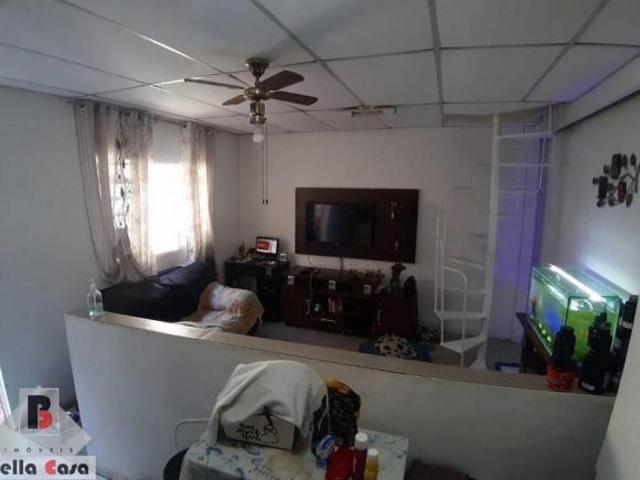 Casa antiga, valendo mais o terreno. Próximo Shopping Anália Franco