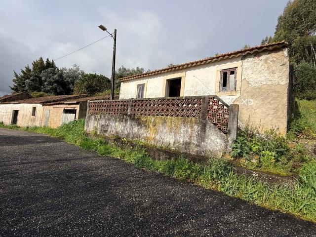Casa antiga, adega, arrecadações e terreno Alcobertas, Rio. 353m² Alcobertas