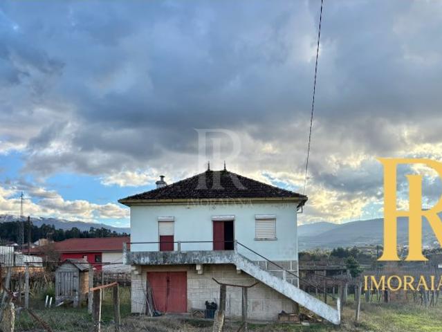 Casa Antiga com Alta Exposição Solar