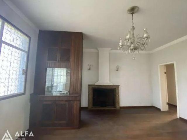 Casa Antiga com Alma e Charme no Coração de Barbacena!