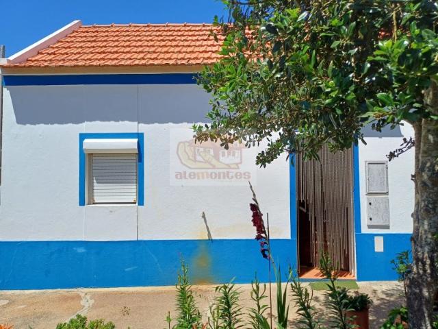 Casa antiga com jardim para renovar Melides